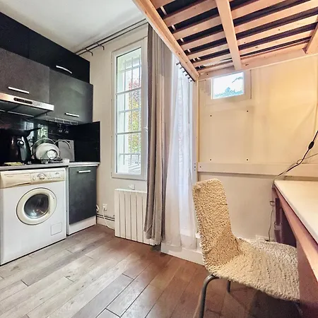 Studette Pour Etudiante, Proche De La Tour Eiffel Apartment