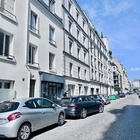 Apartment Studette Pour Etudiante, Proche De La Tour Eiffel Paris