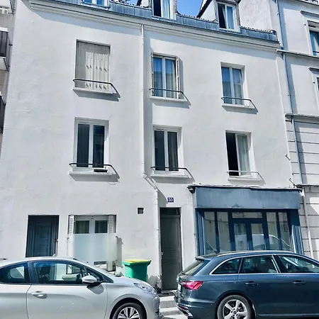 Studette Pour Etudiante, Proche De La Tour Eiffel Apartment