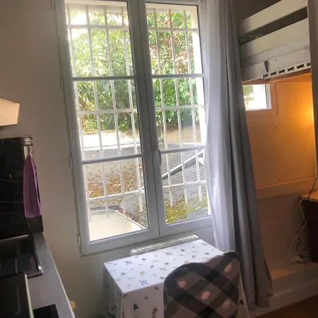 Studette Pour Etudiante, Proche De La Tour Eiffel Apartment Paris