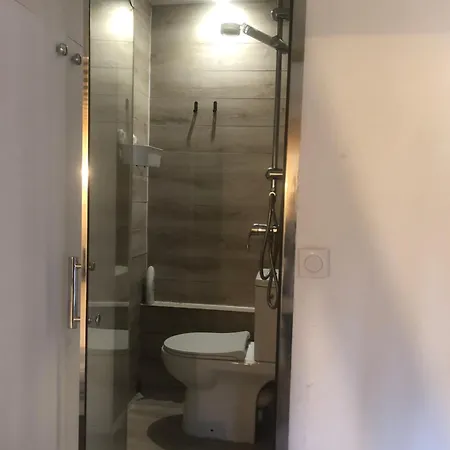 Appartement Studette Pour Etudiante, Proche De La Tour Eiffel Parijs